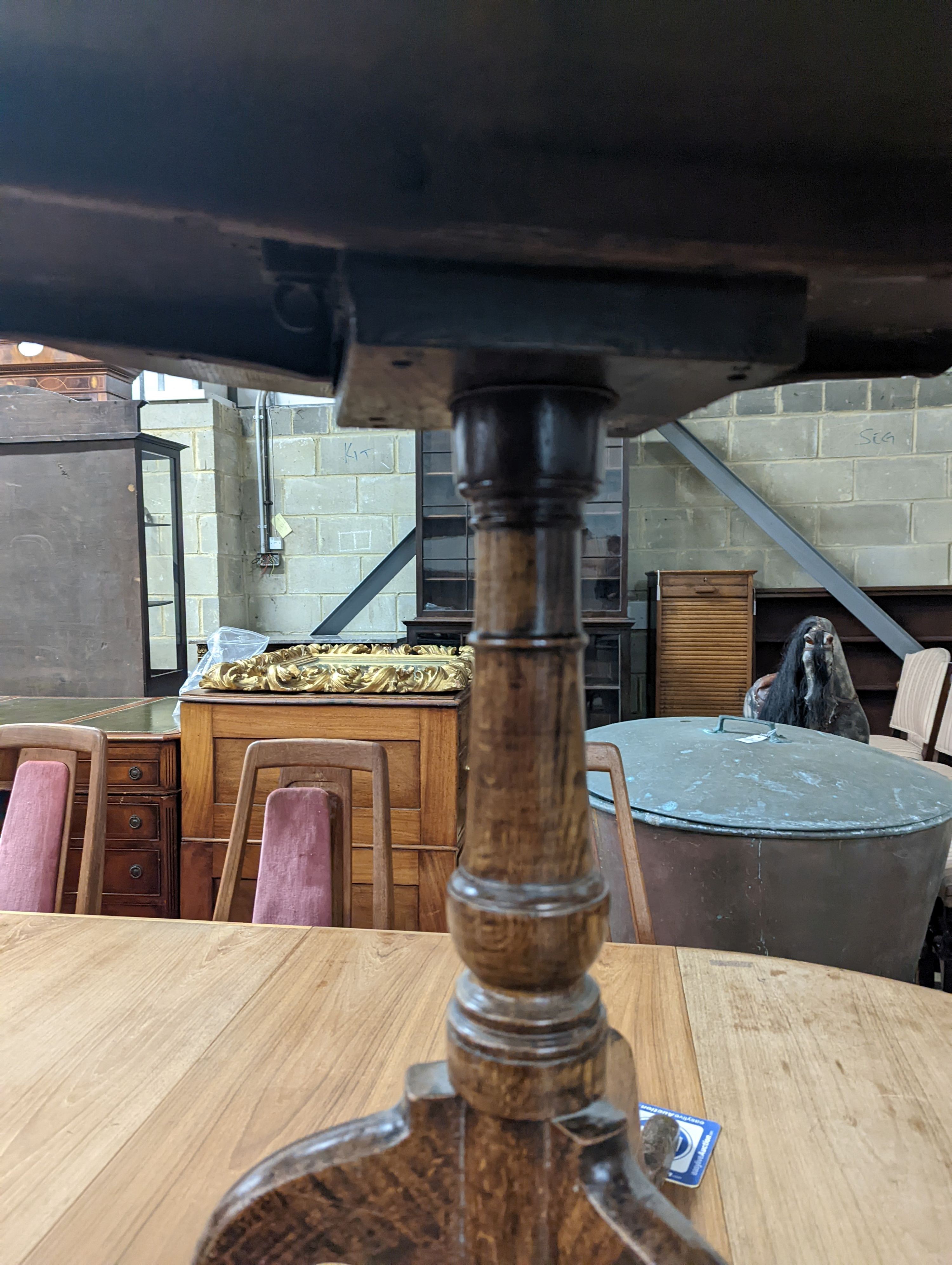 A George III circular oak tilt top tea table, diameter 74cm, height 66cm